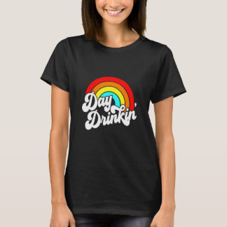 デイ・ドリンキングにハマっちゃった レトロ ビーチ 夏の雨 Tシャツ
