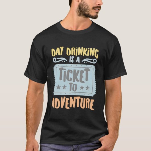 デイ・ドリンクは冒険好きのためのチケット Tシャツ (正面)