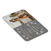 デエレガントータを保存するほこりの多い灰色と白のフローラ マグネット (右側)