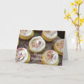 デカダンなカップケーキのためのあなたの誕生日 カード (黄色い花)