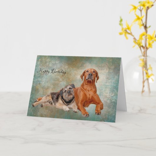 デカップアートの愛らしい犬の誕生日/挨拶 カード (黄色い花)