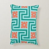 デコギリシャ鍵、ターコイズ、アクアとサンゴ アクセントクッション (裏面(縦))
