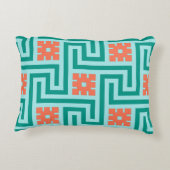 デコギリシャ鍵、ターコイズ、アクアとサンゴ アクセントクッション (裏面)