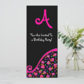 デコ モノグラム バースデー パーティー、フクシア ブラック シルバー 招待状 (スタンド正面)