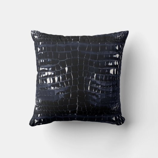 デザイナーわにワニの皮の光沢がある濃紺 クッション (裏面)