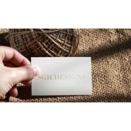 デザイモダンンタミニマルーホワイト&金ゴールドエンボス文字 名刺