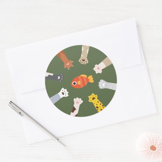 デザインおもしろい猫が魚を釣るゲーム ラウンドシール (封筒)