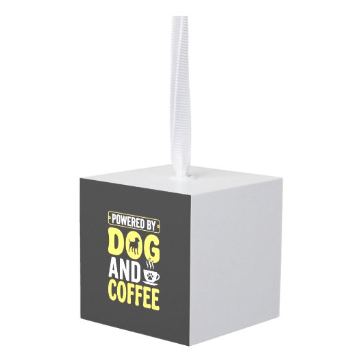 デザインに支えられた犬のコーヒー愛好家 キューブオーナメント (裏面アングル)