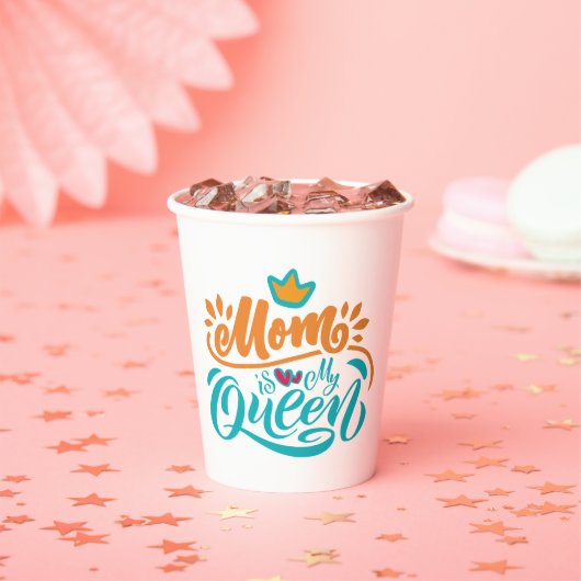 デザインエレガントタイポグラフィママは私のクイーン 紙コップ (インサイチュ)