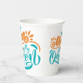 デザインエレガントタイポグラフィママは私のクイーン 紙コップ (右)