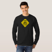 デザインオン背面共有道路標識と自転車 Tシャツ (正面フル)