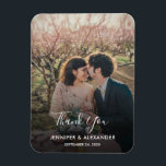 デザイン独自の写真ありがとうご結婚ざいます マグネット<br><div class="desc">デザインご自身の写真ありがとうご結婚ざいます。お客エレガント様に感謝の言葉を伝える写真マ結婚グネット。自分の写真を追加したり、自分の文字や名前を追加できる。</div>