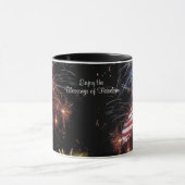 デザイン米国旗の花火及び自由の女神 マグカップ (中央)