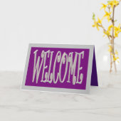 デザイン グレーとパープル テキスト付きのウェルカム カード (黄色い花)
