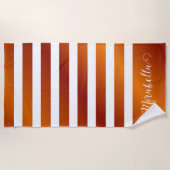 デザートオモノグラムのレンジアンドホワイトストライプ ビーチタオル (正面)