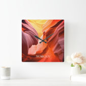 デザートスロットキャニオンまたはあなたの写真、白の名前 スクエア壁時計 (ホーム)