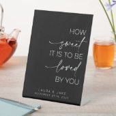 デザートテーブルの看板 – 愛される甘さ 台座サイン (インサイチュ)