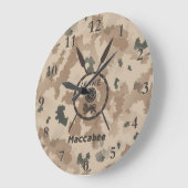 デザートマッカビーシールドアンドスピアーズ ラージ壁時計 (傾斜)
