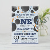 デジタルホッケーのパーソナライズ1回目の誕生日パーティー 招待状 (スタンド正面)