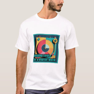 デジタルワールドにおけるアナログソウル – レトロターンテーブルD Tシャツ