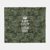 デジタル保迷彩柄Calmとテキスト フリースブランケット (正面(横))