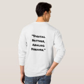 「デジタル先住民、アナログ・ドリームズ」ホワイト Tシャツ (裏面フル)