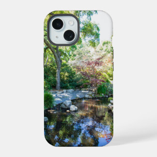デスカーソ公園の庭のさざなみのような池 iPhone 15ケース