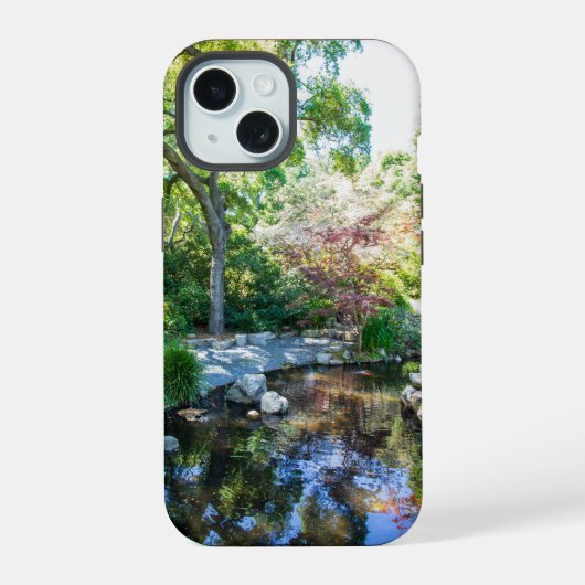 デスカーソ公園の庭のさざなみのような池 iPhone 15ケース (裏面)