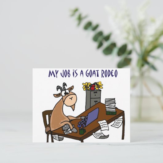 デスクおもしろいでヤギのヤギRodeoジョブユーモア ポストカード (スタンド正面)