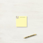 デスクパーソナライズされたからピンク色の緑のフローラ ポストイット (デスク上)