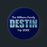 デスティンパーソナライズされたビーチトリップブクールルー 缶バッジ<br><div class="desc">これらのクールカスタムDesstin Floridaボタンは、エメラルドの海岸に行く家族の懇親会または旅行のグループ名を特徴とする。DESTINという言葉の文字は、あなたの休暇のための美しい海写真で満ちている。</div>