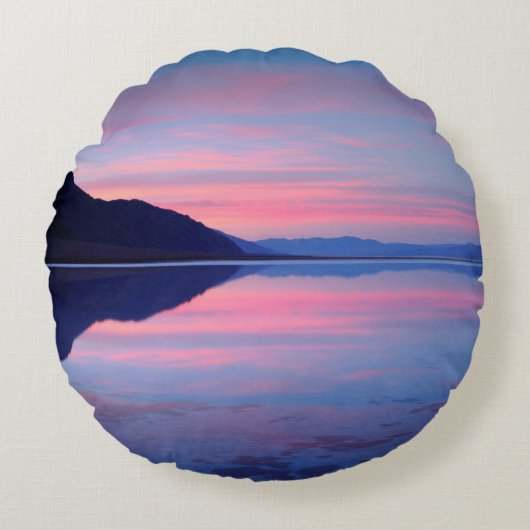 デスバレー国立公園夜明けのバドウォーター ラウンドクッション (正面)