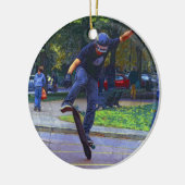 デッキの反転 – Skateboarder セラミックオーナメント (左)
