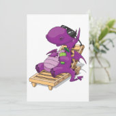 デッキチェアでくつろぐパープルドラゴン 招待状 (スタンド正面)