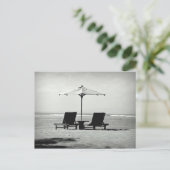 デッキチェア2台をビーチ ポストカード (スタンド正面)