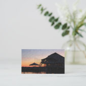 デッキ建物付きの湖畔の夕日 名刺 (スタンド正面)