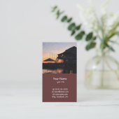 デッキ建物付きの湖畔の夕日 名刺 (スタンド正面)