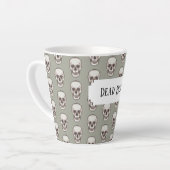 デッドホットピクセルアートゴシック不気味スカルパターン カフェラテマグ (左アングル)