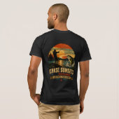 デッドラインではなく夕陽を追い求める釣り Men's Tシャツ (裏面フル)