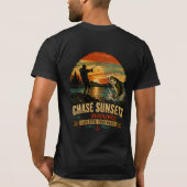デッドラインではなく夕陽を追い求める釣り Men's Tシャツ (裏面)