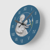 デッラロビアマドンナ子とライリーブルーホワイト ラウンド壁時計 (傾斜)