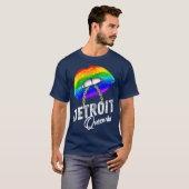 デトロイトクイーンLGBTQゲイプライドレインボーフラッグシティ Tシャツ (正面フル)