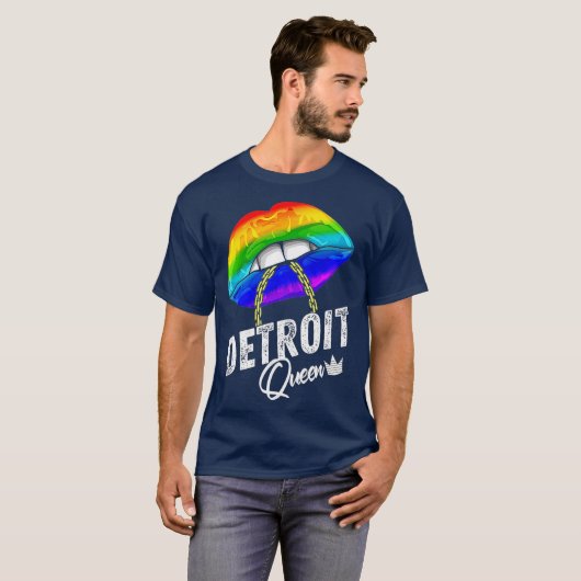 デトロイトクイーンLGBTQゲイプライドレインボーフラッグシティ Tシャツ (正面フル)