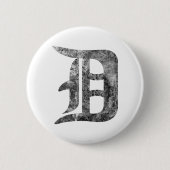 デトロイトD洗浄 缶バッジ (正面)