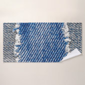 デニムの枠。縁付きの裂け目のあるデニム織物  バスタオル (バスタオル)