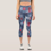 デニムスタイリッシュ・パッチワーク、青と赤のカスタム文字 カプリレギンス (正面)