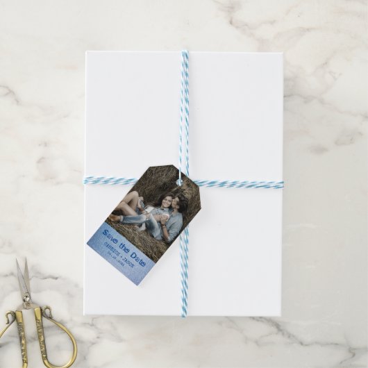 デニムセーブザデートトレンディーロマンチッ婚約したクカップル ギフトタグ (より糸付き)