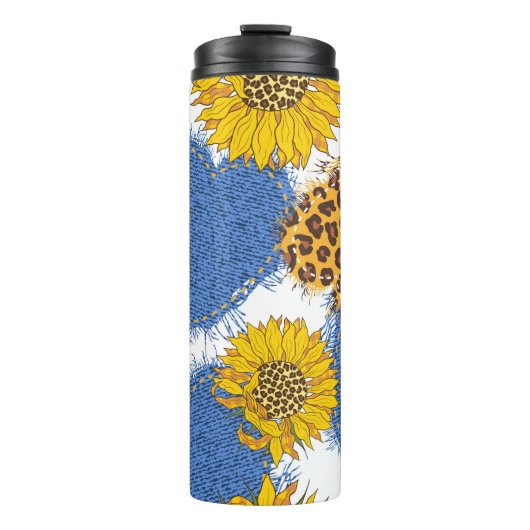 デニムハートは、裂けた縁と裂けた布で作られる タンブラー (正面)