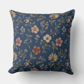 デニム地に刺繍の野の花 クッション (正面)