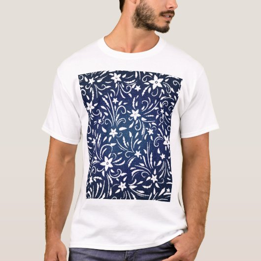 デニム開花:フローラルパターン背景 Tシャツ (正面)